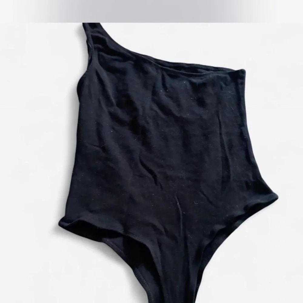 SHEIN Elegant Black Garment - Picture 2 of 3